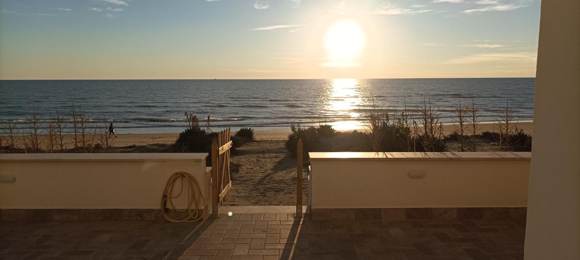 The Suite On The Beach 托瓦尼亚 外观 照片