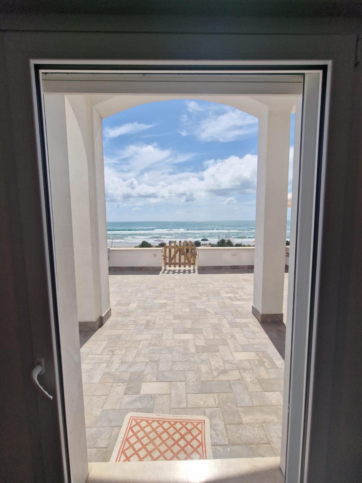 The Suite On The Beach 托瓦尼亚 外观 照片