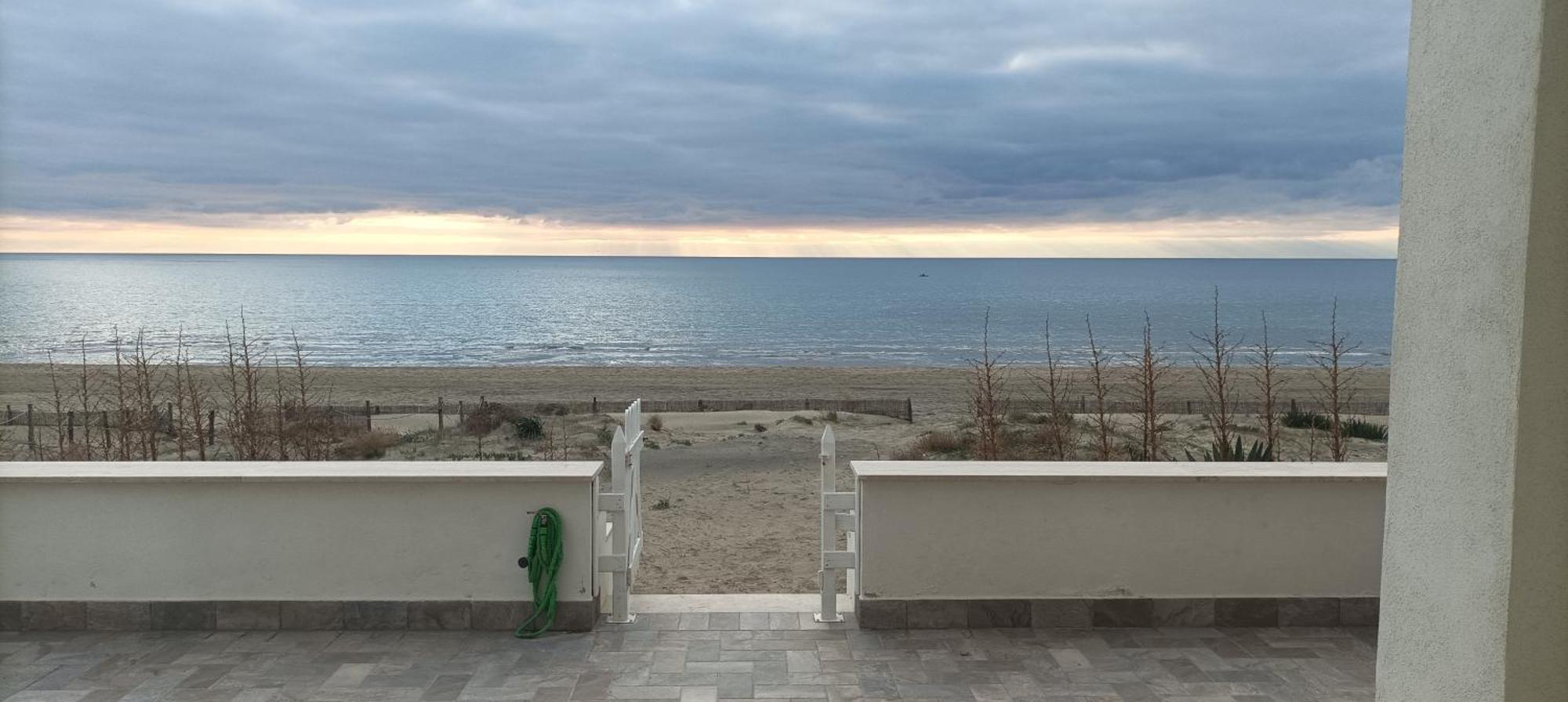 The Suite On The Beach 托瓦尼亚 外观 照片