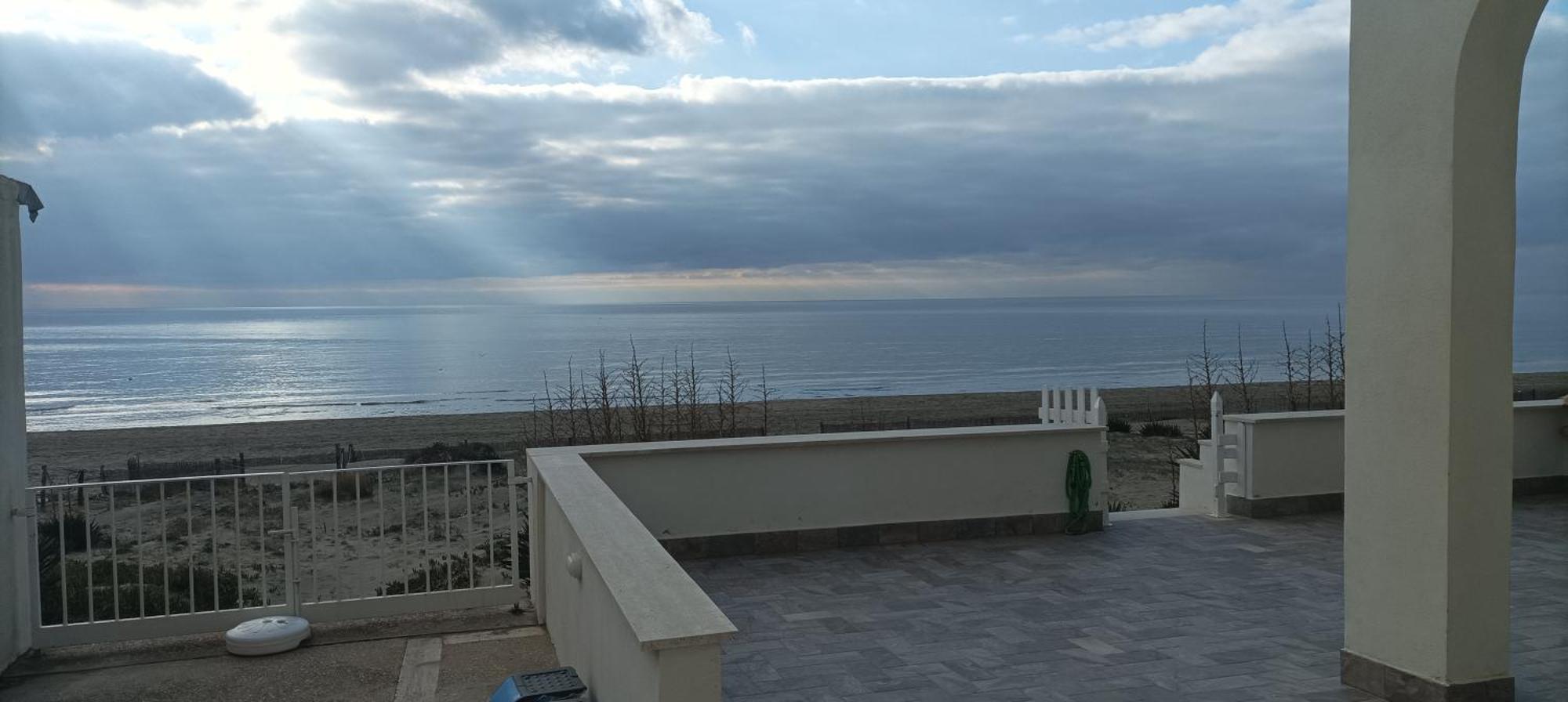 The Suite On The Beach 托瓦尼亚 外观 照片