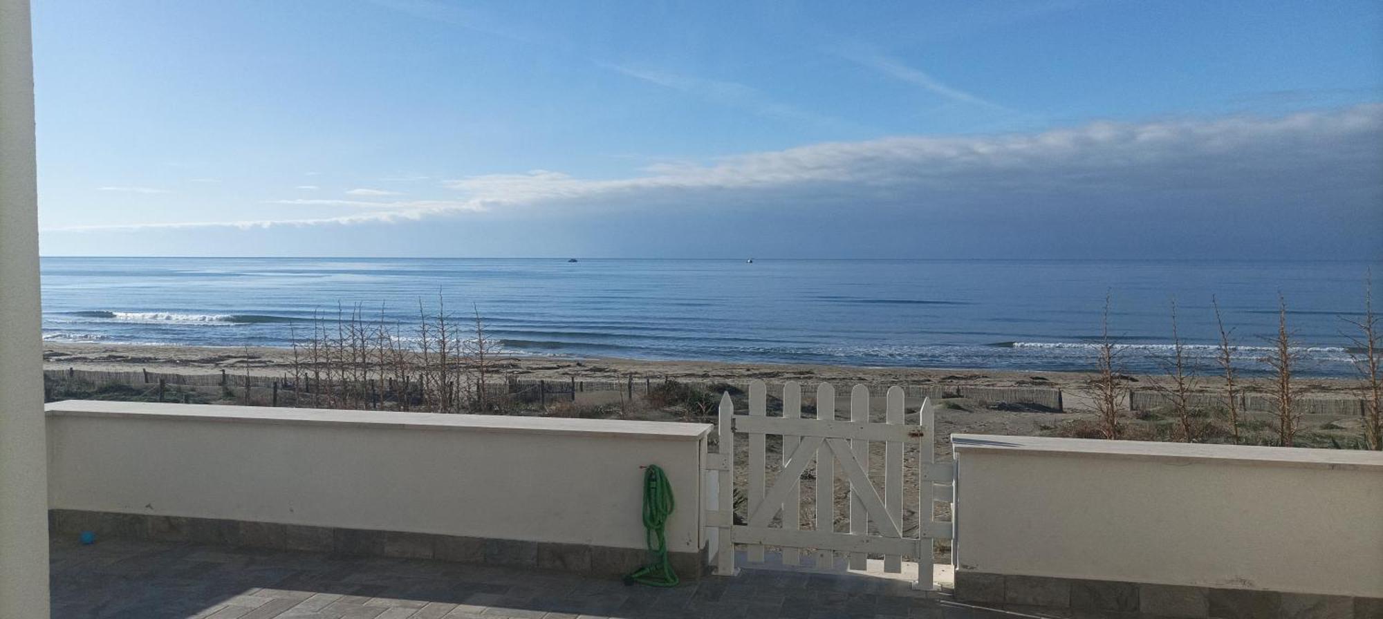 The Suite On The Beach 托瓦尼亚 外观 照片